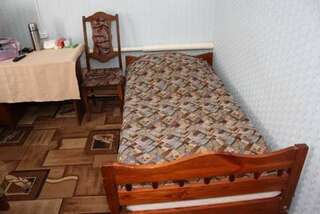 Гостиница Gostinichnyy Kompleks Natasha Урюпинск Бюджетный двухместный номер с 2 отдельными кроватями-1